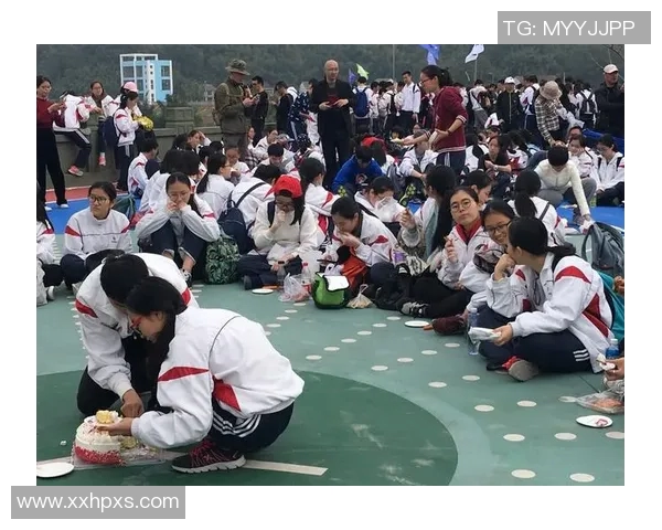 康·克纽佩尔家庭晚宴温情款待黄蜂队,家乡比赛凝聚团队力量 康·克纽佩尔家庭晚宴温情款待黄蜂队,家乡比赛凝聚团队力量